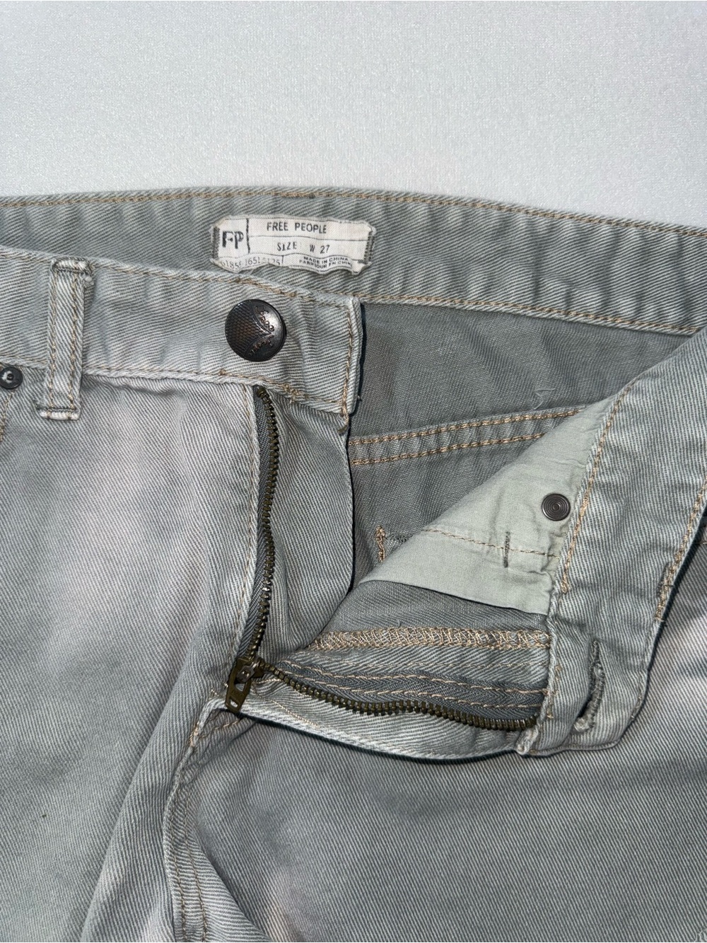 Free People Distressed Denim Shorts – Women’s Size 27 – Gray Wash Cutoff Shorts - Picture 4 of 9
